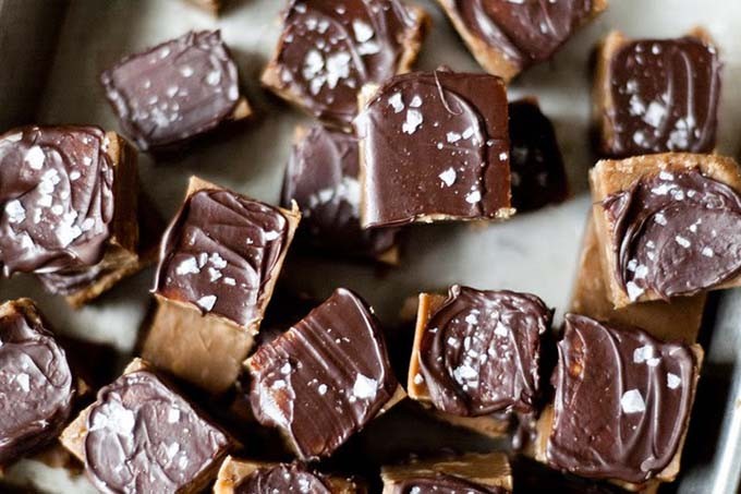 chocolate-peanut-butter-fudge-recipe-holiday-cupofjo