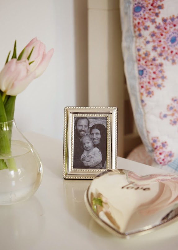 bedroom-ariane-goldman-apartment-tour-cupofjo