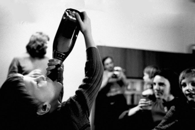 dinner_party_drinking