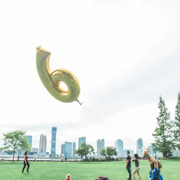 six-number-balloon-gold