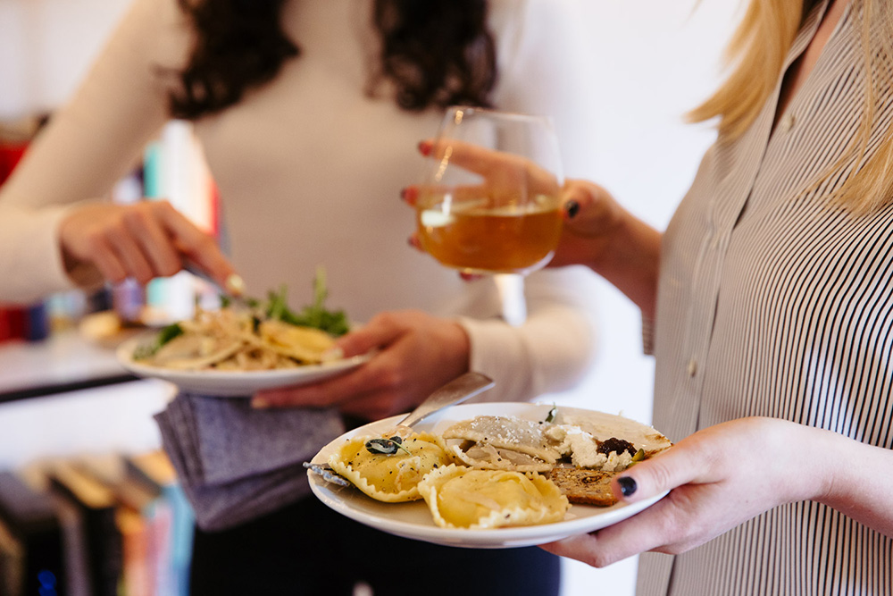 How to Host a Small Space Dinner Party