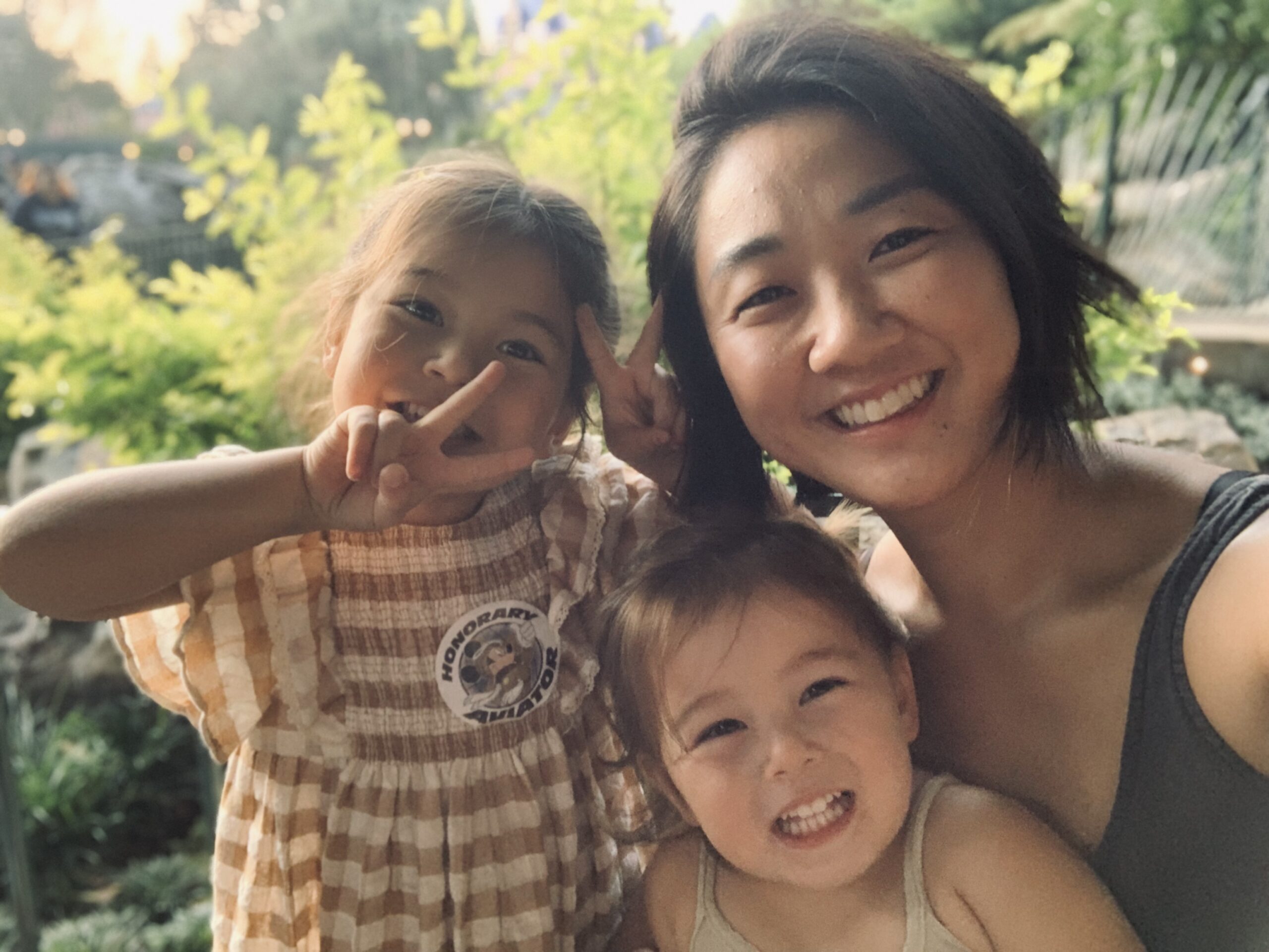 Elysabeth Ratto and her daughters