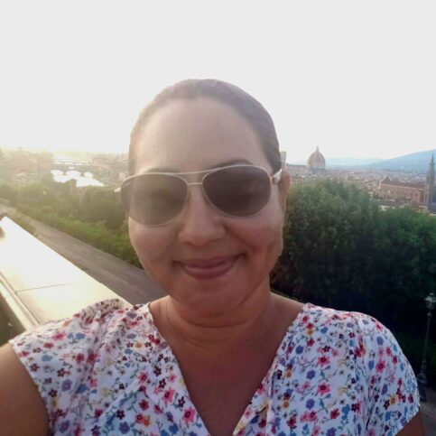 women on solo travel traveling alone