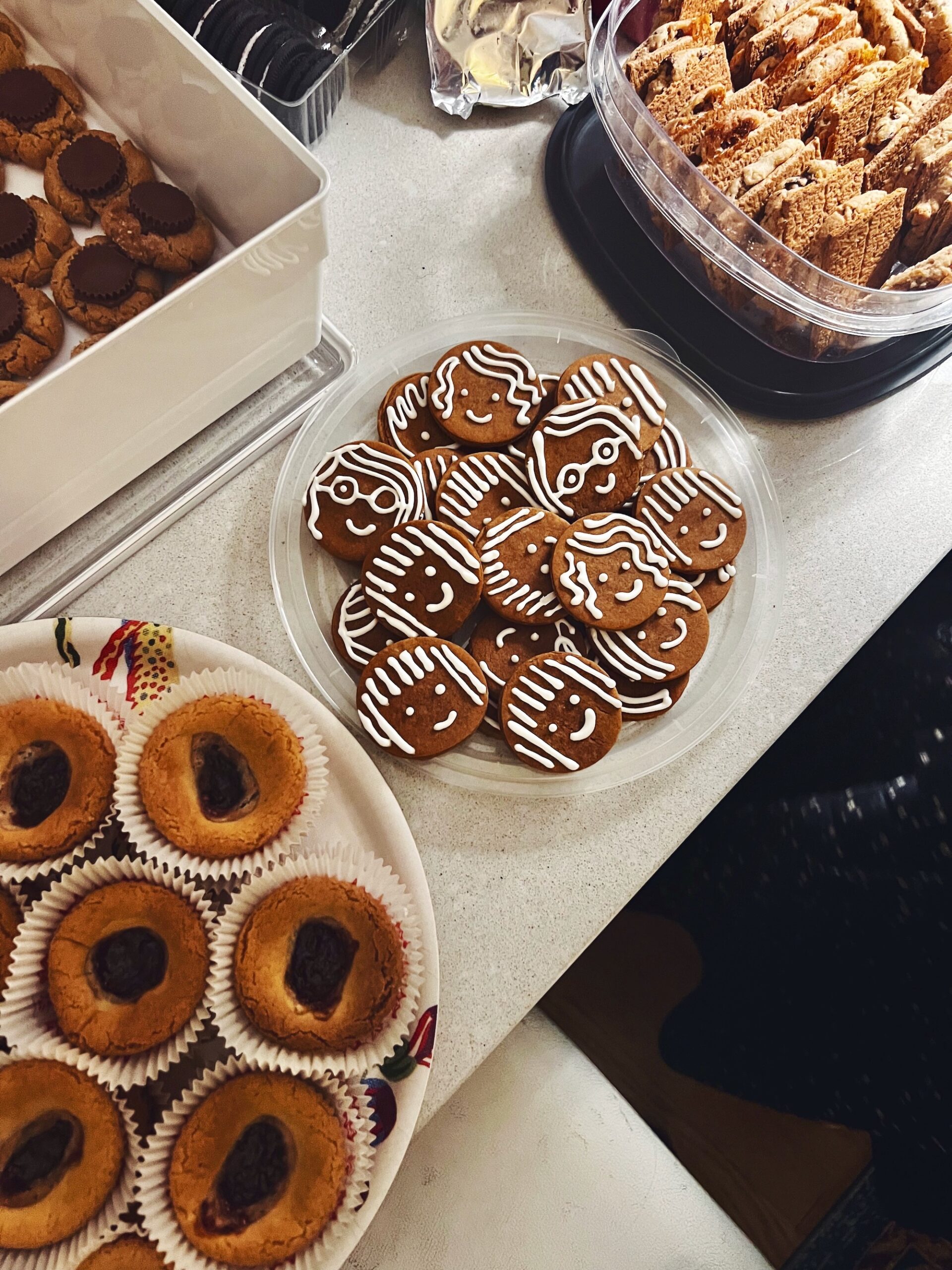 how to host a cookie swap (plus easy recipes)