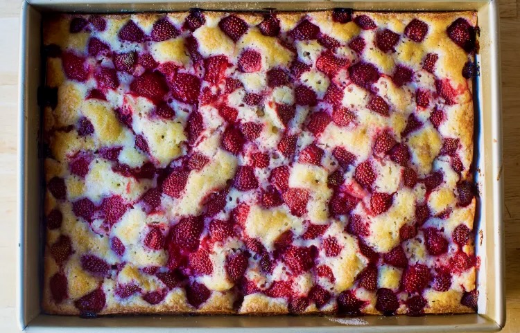 strawberry sheet cake