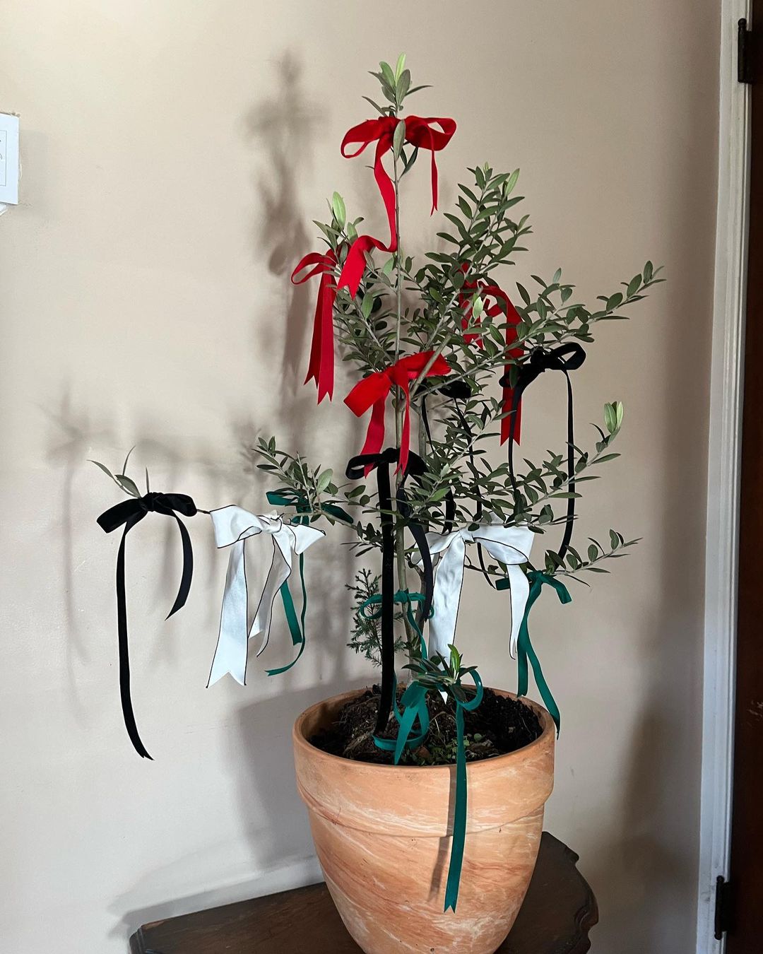 Christmas tree with bows